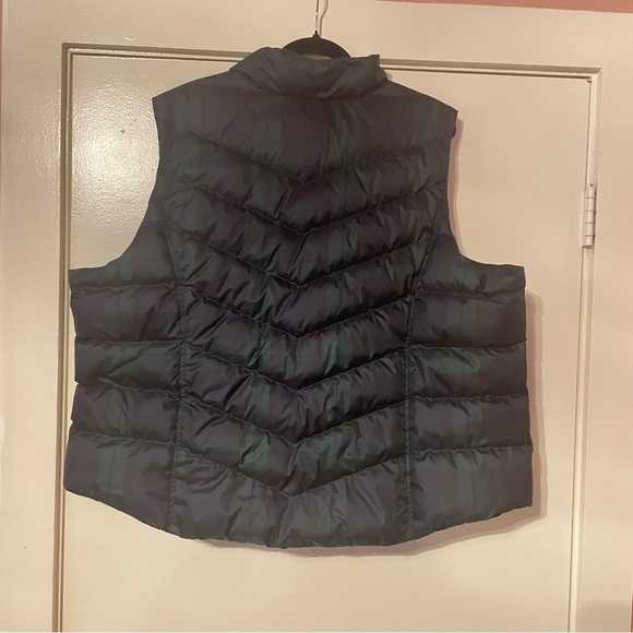 Lands End down quilt puffer vest in plaid Zipper in front and two side pockets - Picture 3 of 7